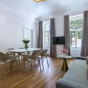 Encore Boutique By Dwellfort Česká republika